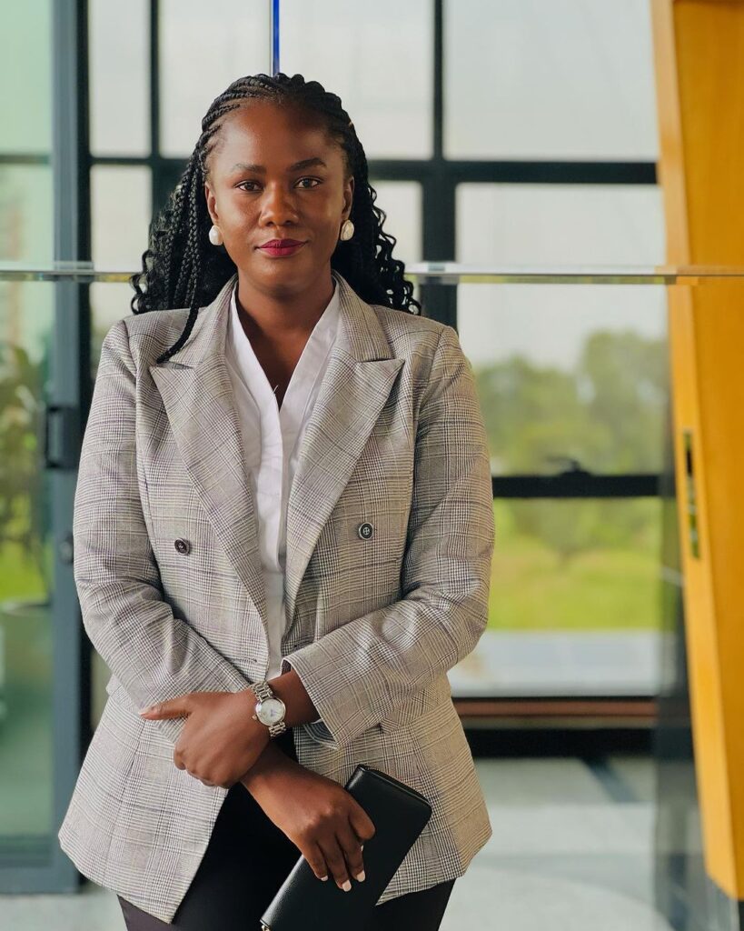 Netizens Criticize Anna Talia Oze’s Unprofessionalism as a Journalist