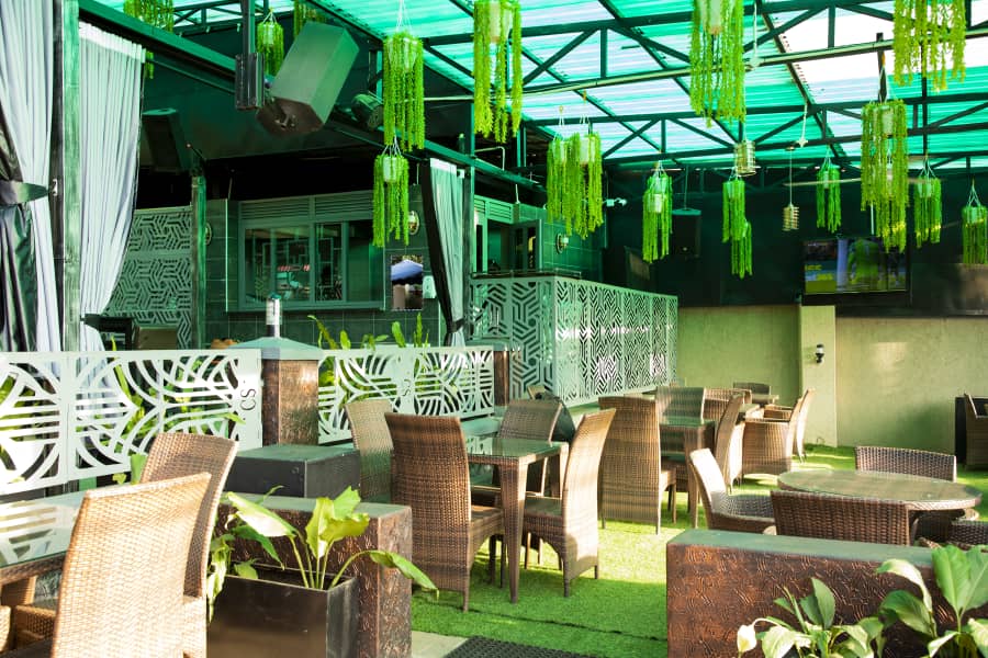 New Drizzles Bar and Restaurant officially open, introduces Band night