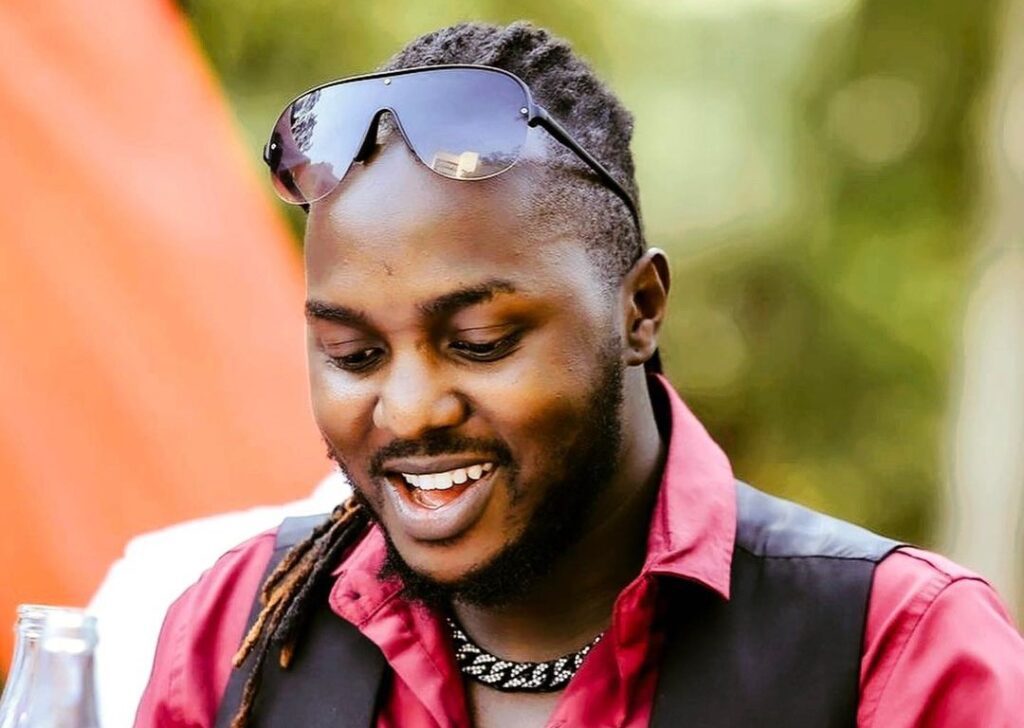 Amal King calls out Mr. Henry for pocketing his Ugx 50K and failing to play his song Amal King calls out Mr. Henry for pocketing his Ugx 50K and failing to play his song